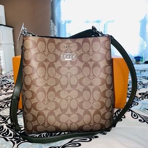 BNWT COACH Bucket Bag